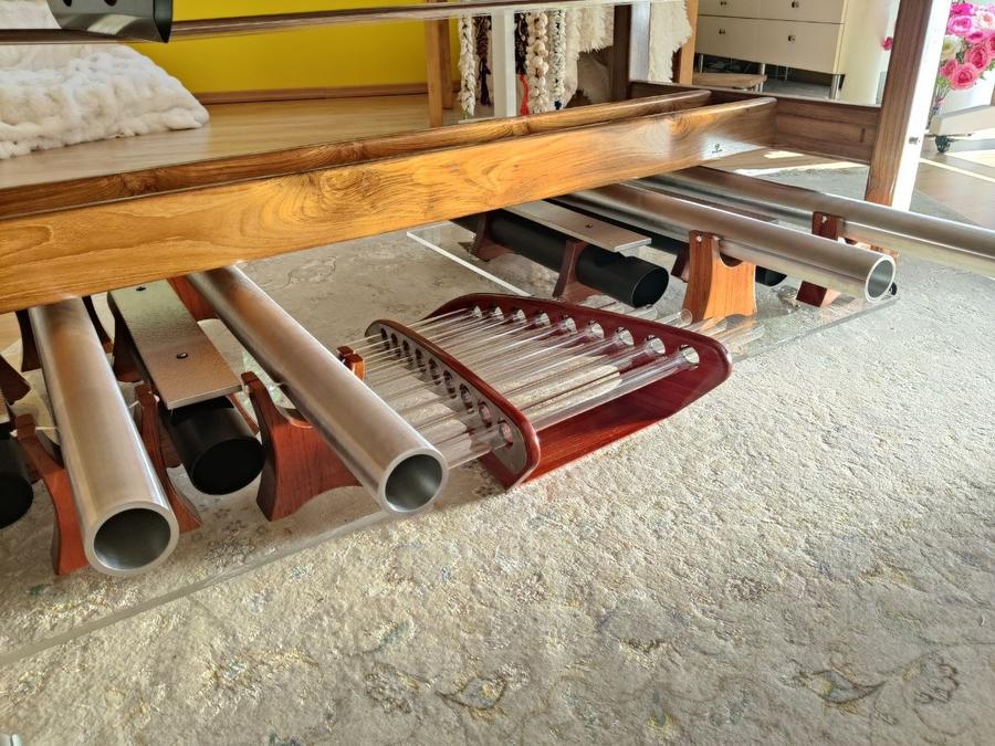 Klang-Instrumente auf dem Boden
